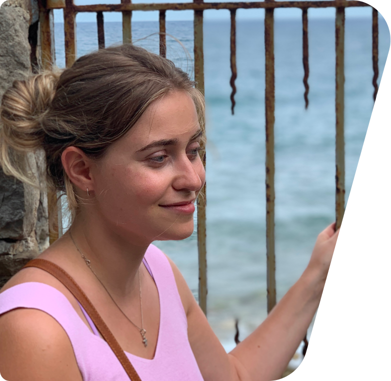 Ritratto Maria Bottero, copywriter freelance al mare